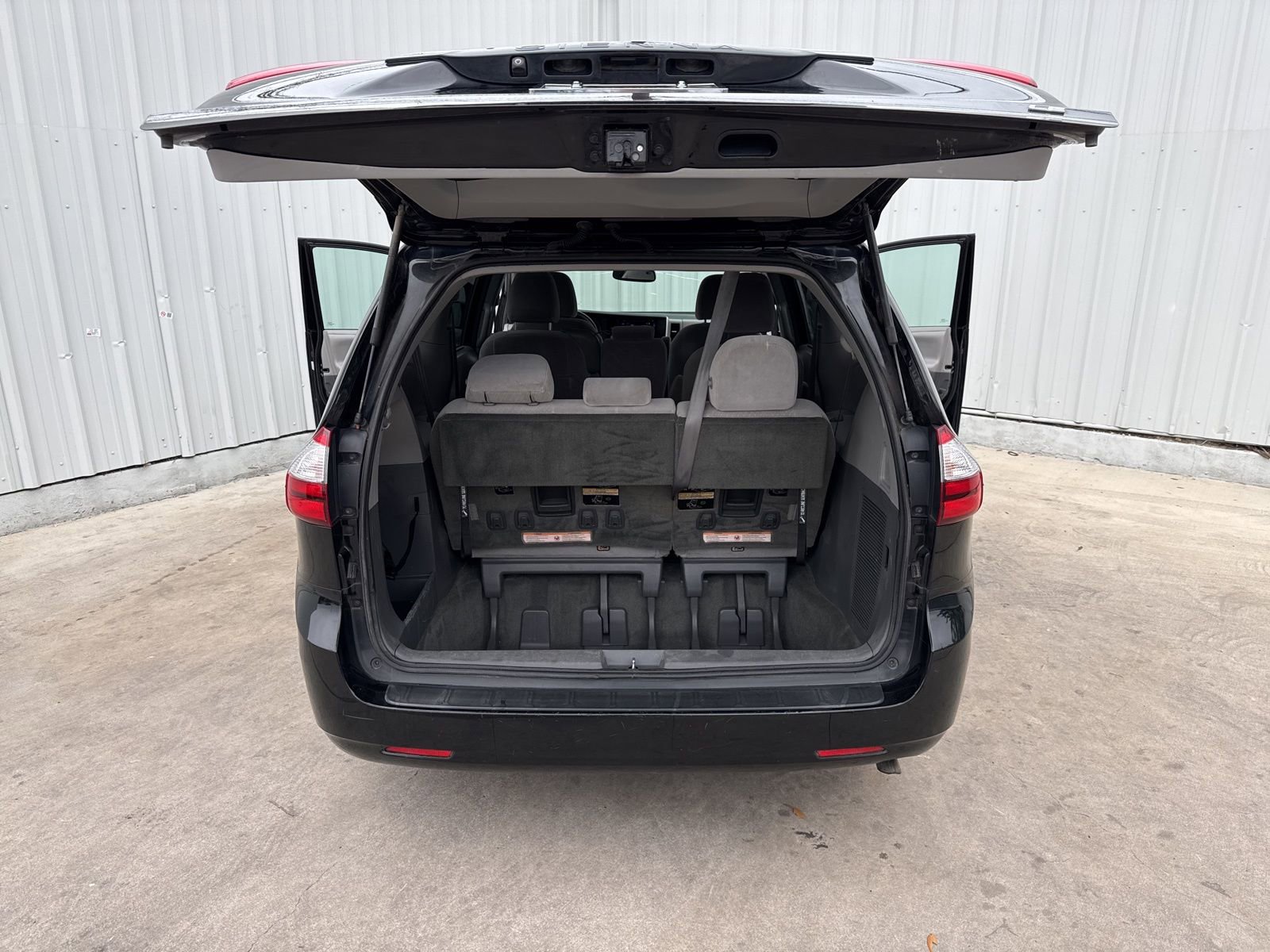 Used 2016 Toyota Sienna LE FWD image 8