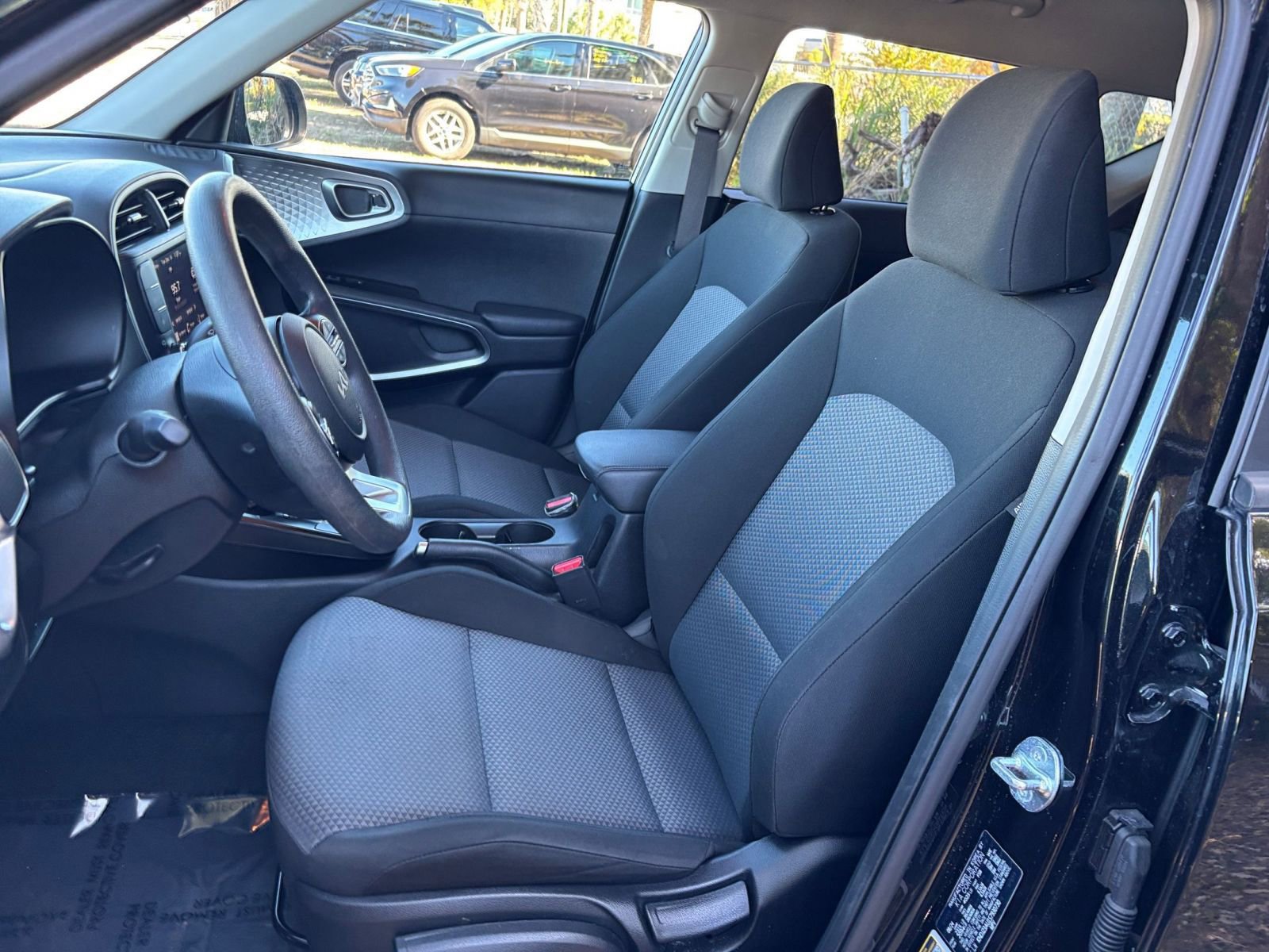 Used 2025 Kia Soul LX w/ LX Technology Package image 35