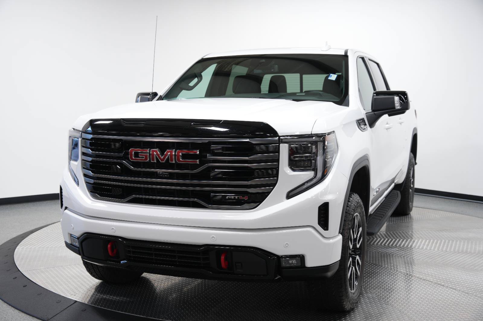 Used 2025 GMC Sierra 1500 AT4 w/ AT4 Premium Package AWD/4WD image 3