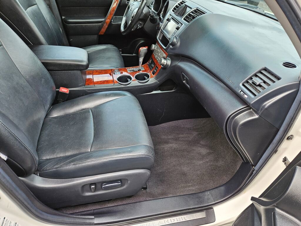 Used 2013 Toyota Highlander Limited image 9