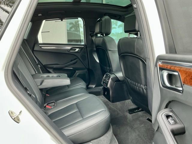 Used 2023 Porsche Macan AWD/4WD image 16