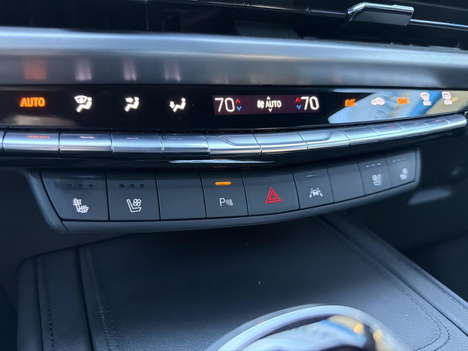 Used 2024 Cadillac XT4 Premium Luxury w/ Technology Package AWD/4WD image 31