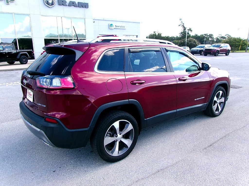 Used 2021 Jeep Cherokee Limited w/ Elite Package FWD image 3