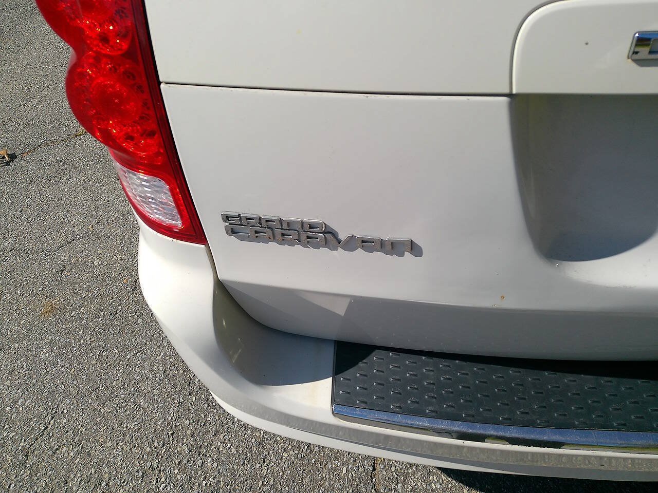 Used 2012 Dodge Grand Caravan SXT w/ Entertainment Group 1 FWD image 15