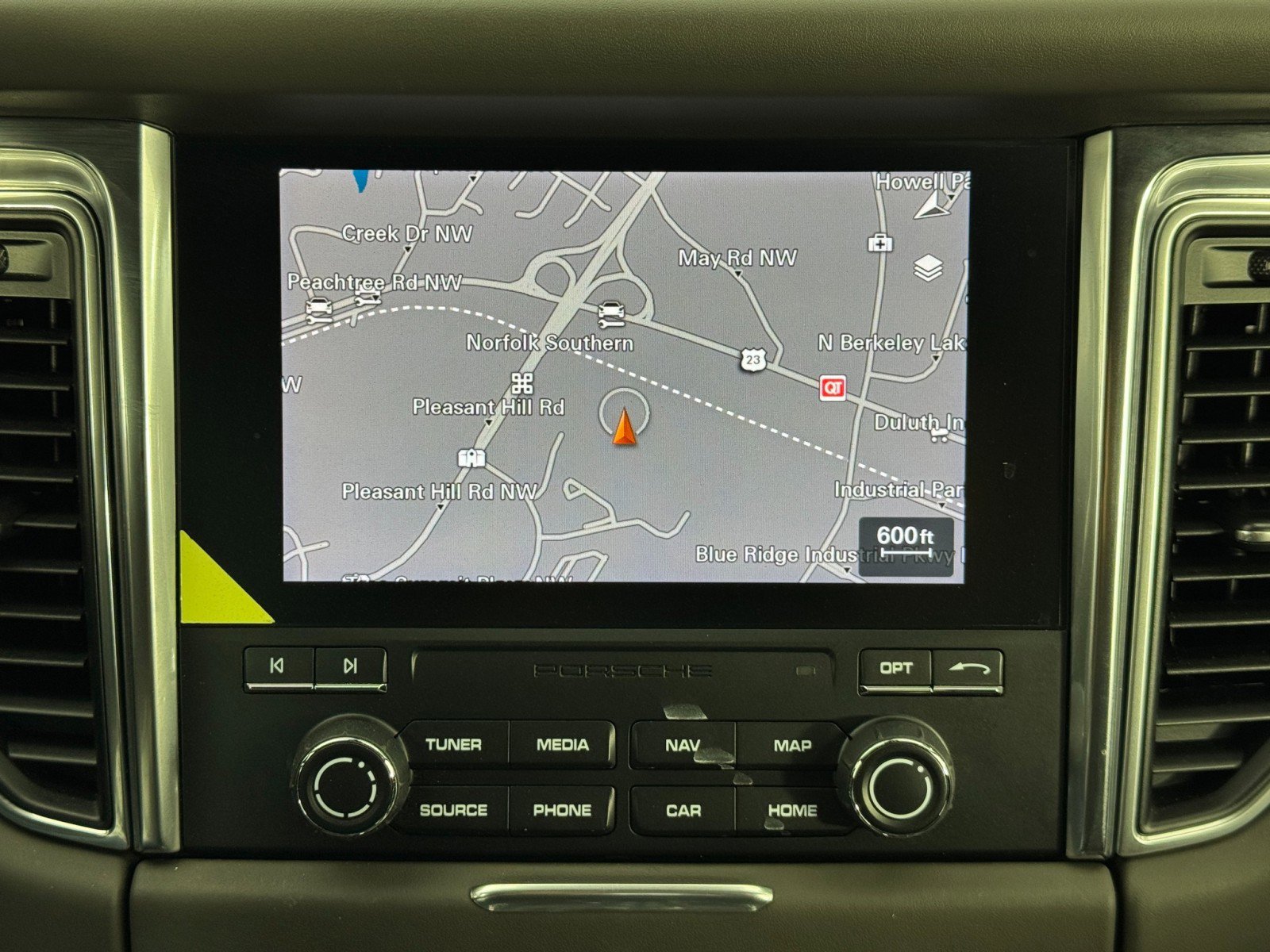 Used 2018 Porsche Macan S image 23