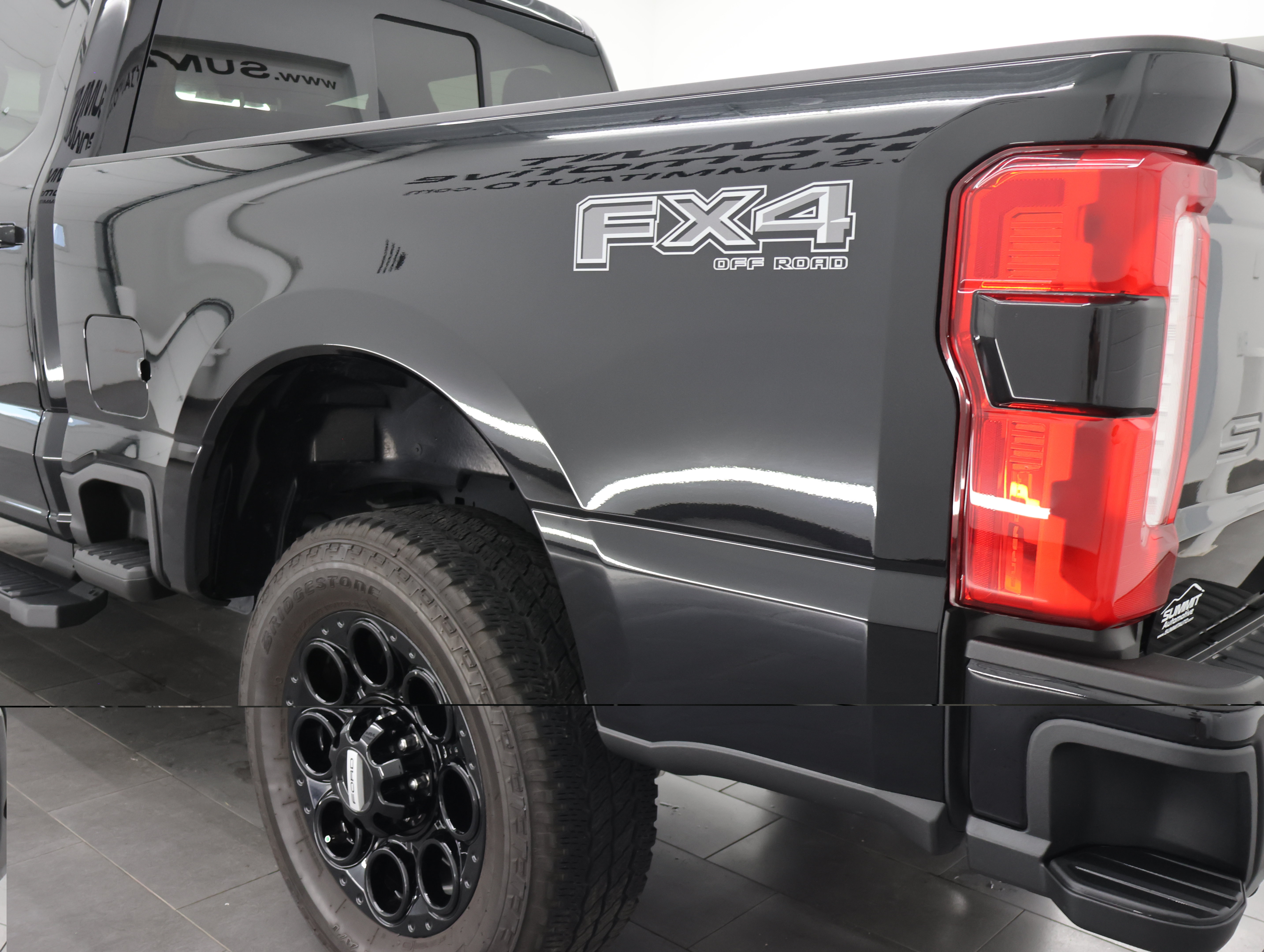 Used 2025 Ford F350 Lariat w/ Lariat Ultimate Package AWD/4WD image 34