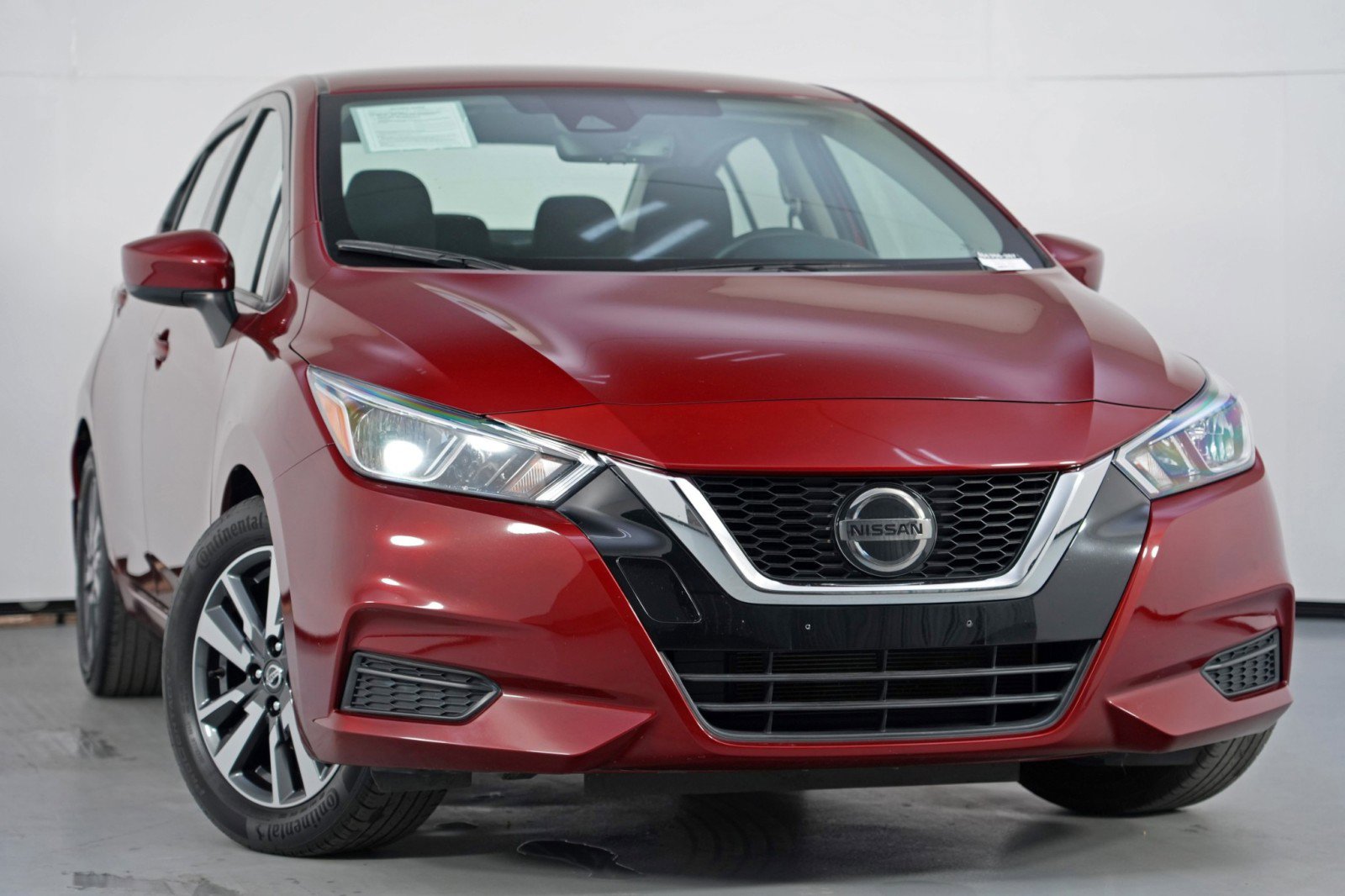 Used 2022 Nissan Versa SV w/ Electronics Package image 2