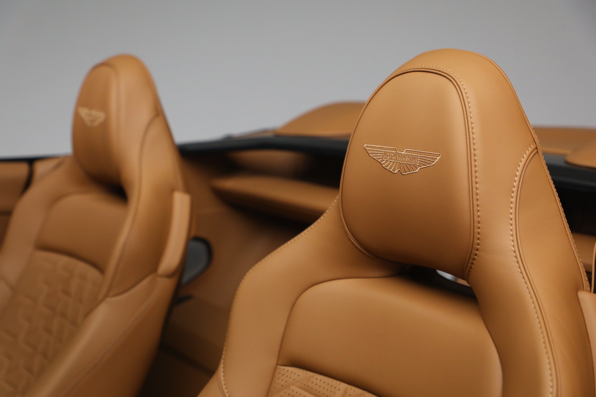 New 2026 Aston Martin Vanquish Convertible RWD image 32