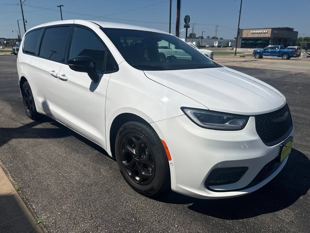 Used 2024 Chrysler Pacifica Limited FWD image 5