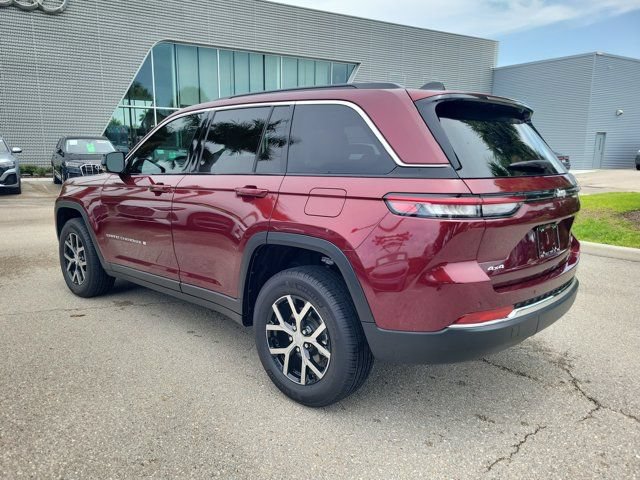 Used 2025 Jeep Grand Cherokee Limited AWD/4WD image 5
