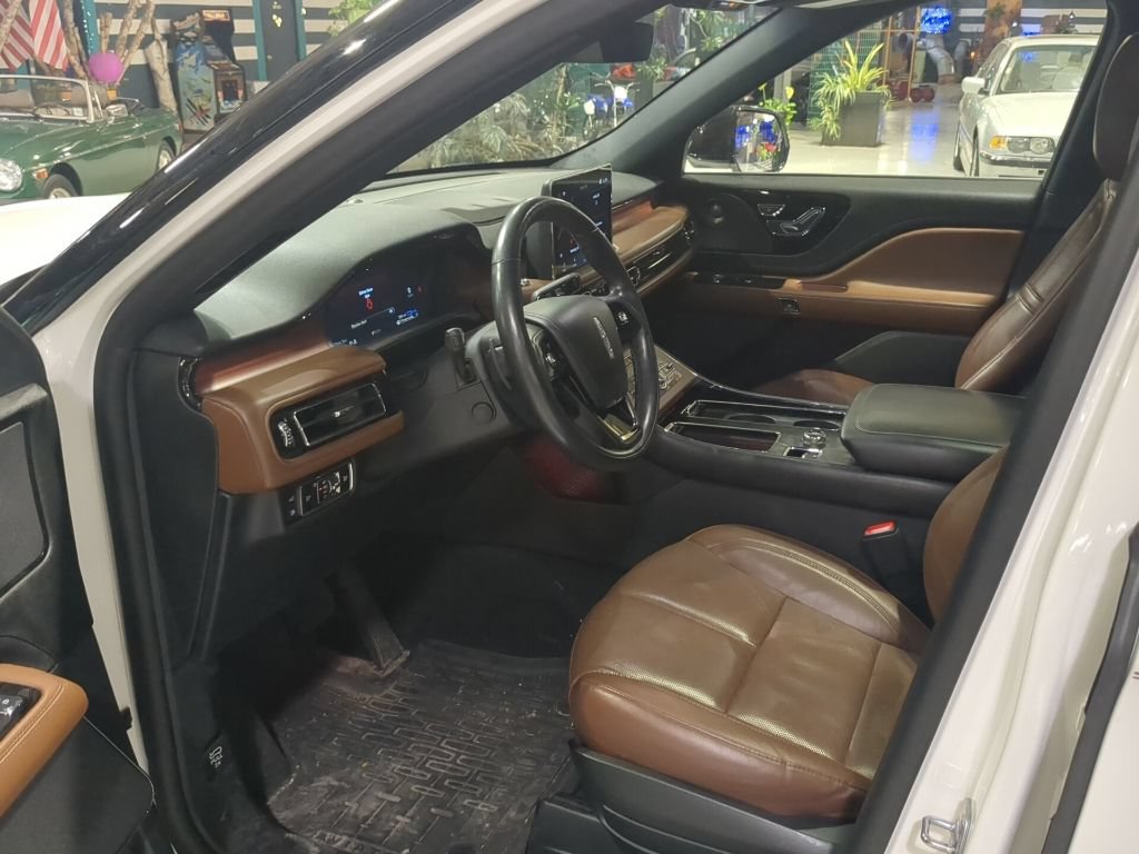 Used 2023 Lincoln Aviator Grand Touring w/ Elements Package Plus AWD/4WD image 28