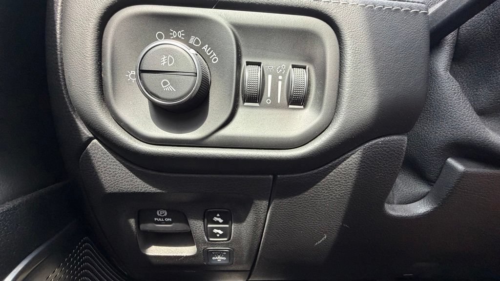 Used 2019 RAM 1500 Limited AWD/4WD image 16