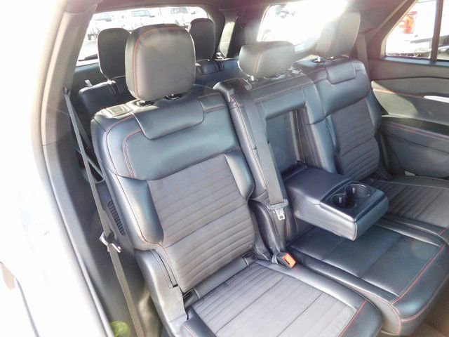 Used 2025 Ford Explorer ST-Line w/ ST-Line Street Pack image 22