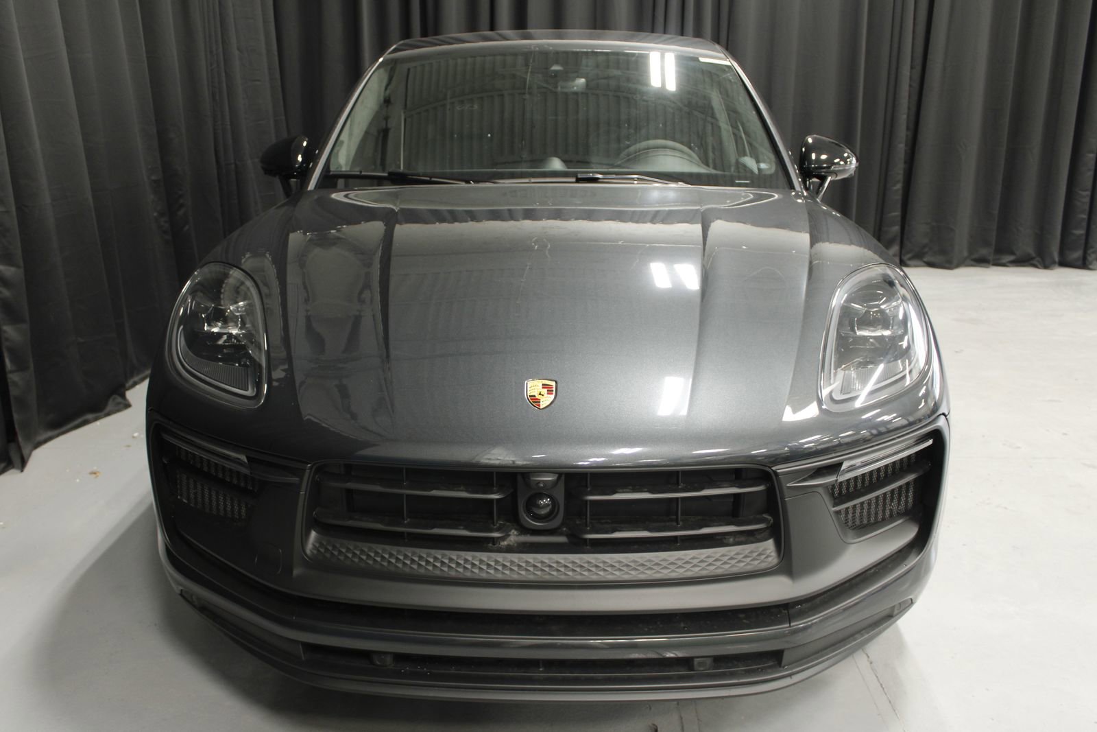 Certified 2025 Porsche Macan GTS image 6