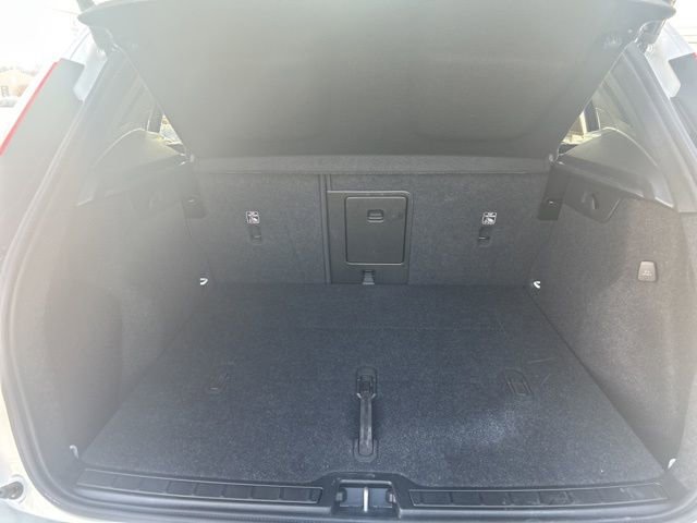 Certified 2025 Volvo XC40 B5 Plus image 11