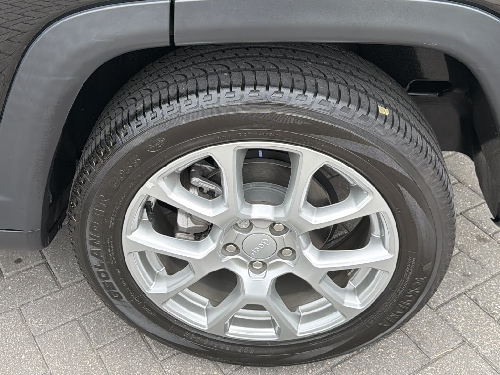 Used 2024 Jeep Compass Latitude AWD/4WD image 28