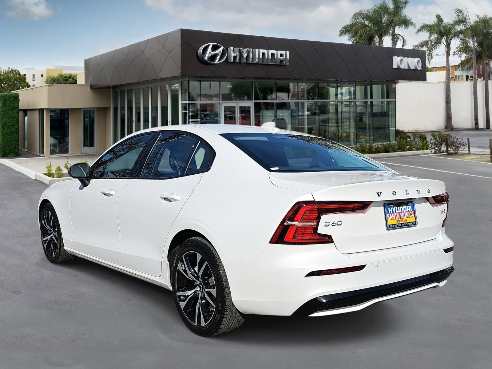 Used 2024 Volvo S60 B5 Core image 5