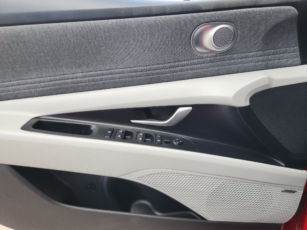 Used 2025 Hyundai Elantra Limited FWD image 22