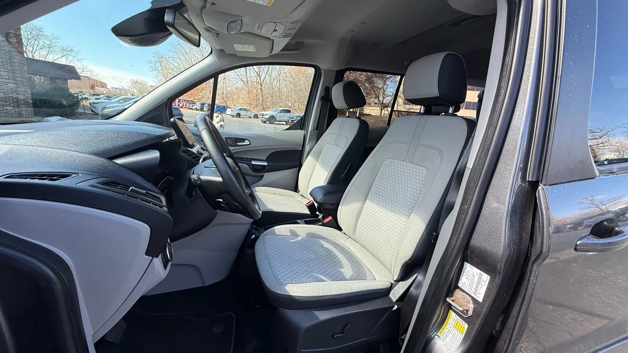 Used 2020 Ford Transit Connect XLT FWD image 2