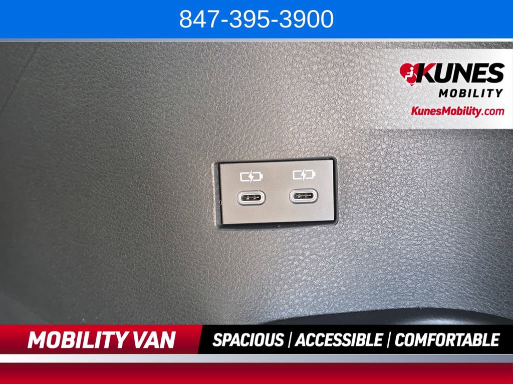 Used 2026 Toyota Sienna LE FWD image 38