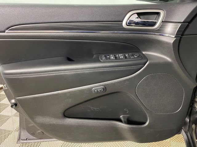 Used 2020 Jeep Grand Cherokee Limited AWD/4WD image 11