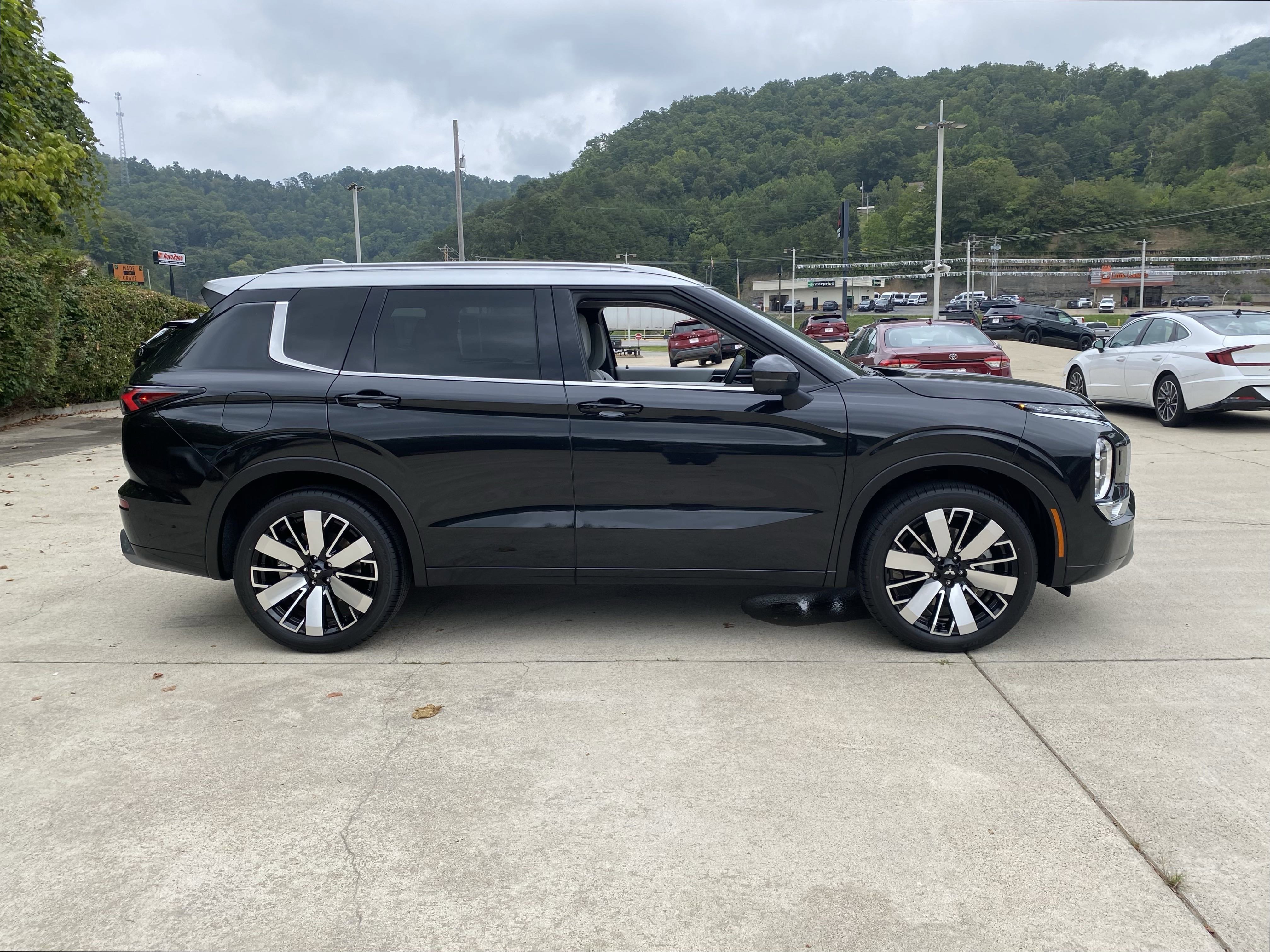 New 2025 Mitsubishi Outlander AWD image 40