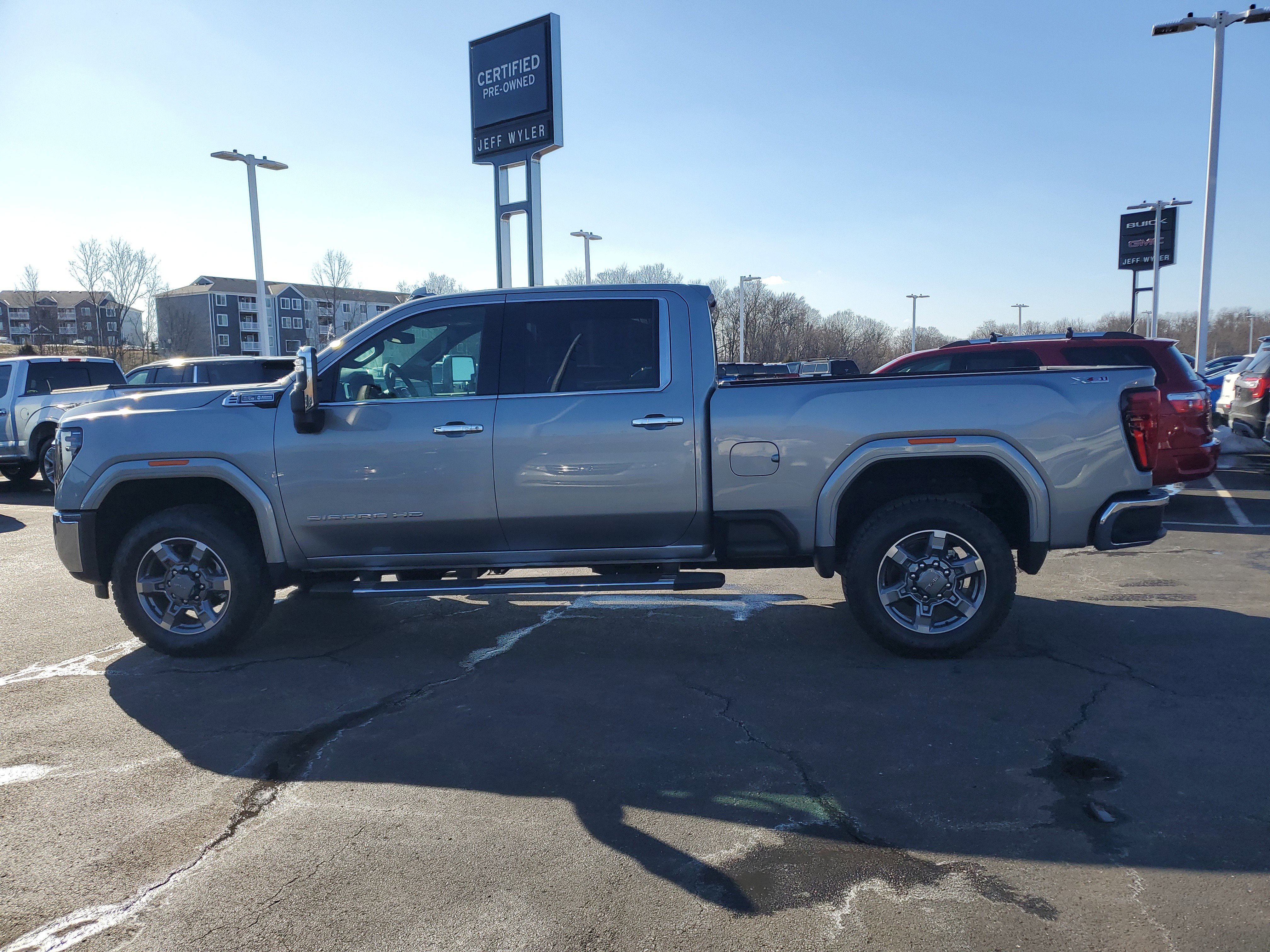 New 2025 GMC Sierra 2500 SLT w/ SLT Premium Package image 8