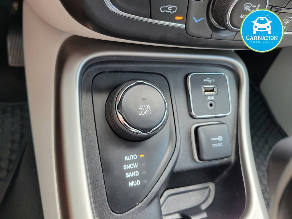 Used 2019 Jeep Compass Latitude w/ Cold Weather Group AWD/4WD image 21