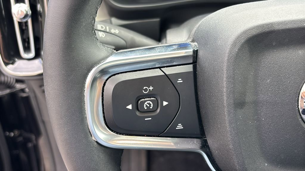 Certified 2023 Volvo XC40 B5 Plus w/ Driver Assist Package AWD/4WD image 16
