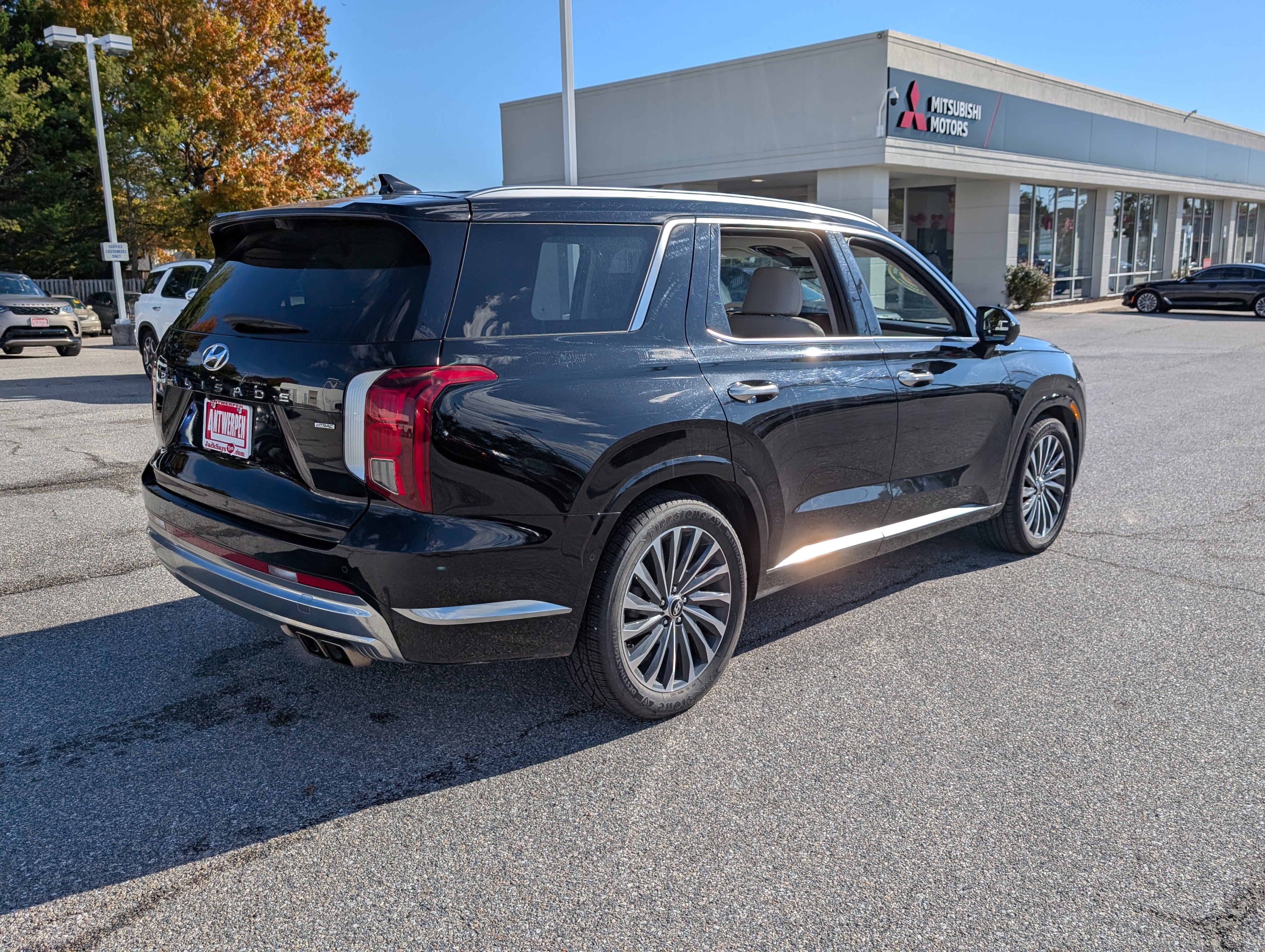 Used 2024 Hyundai Palisade Calligraphy image 3