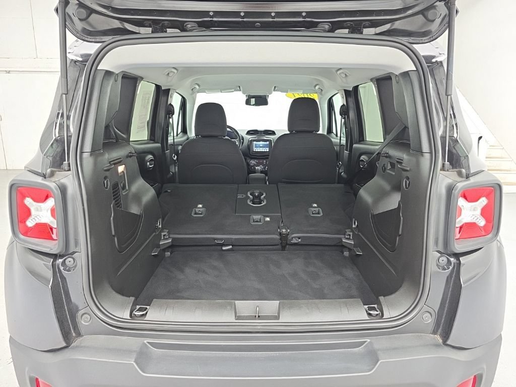 Used 2021 Jeep Renegade Latitude w/ Convenience Group AWD/4WD image 47