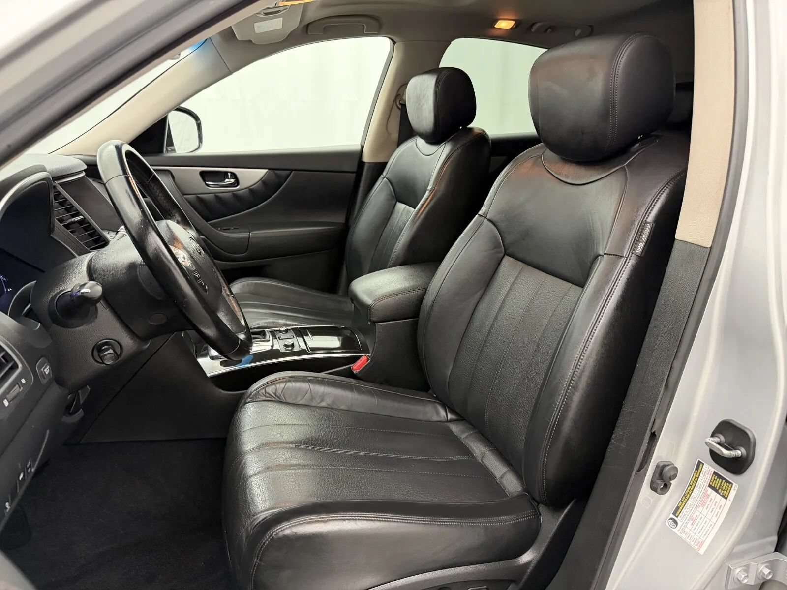 Used 2017 INFINITI QX70 AWD w/ Premium Package image 10