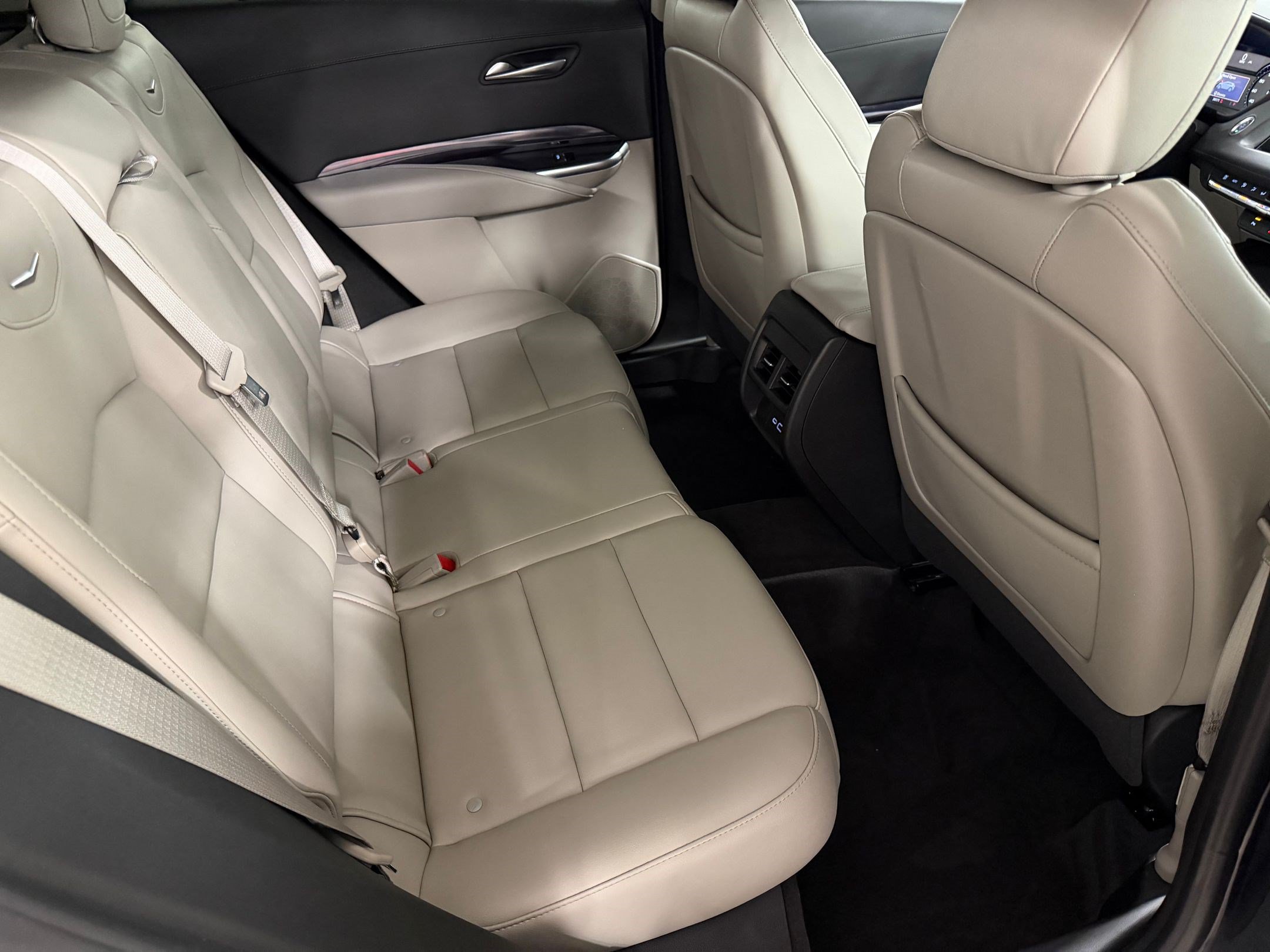 Used 2022 Cadillac XT4 Luxury w/ Driver Awareness Package FWD image 40