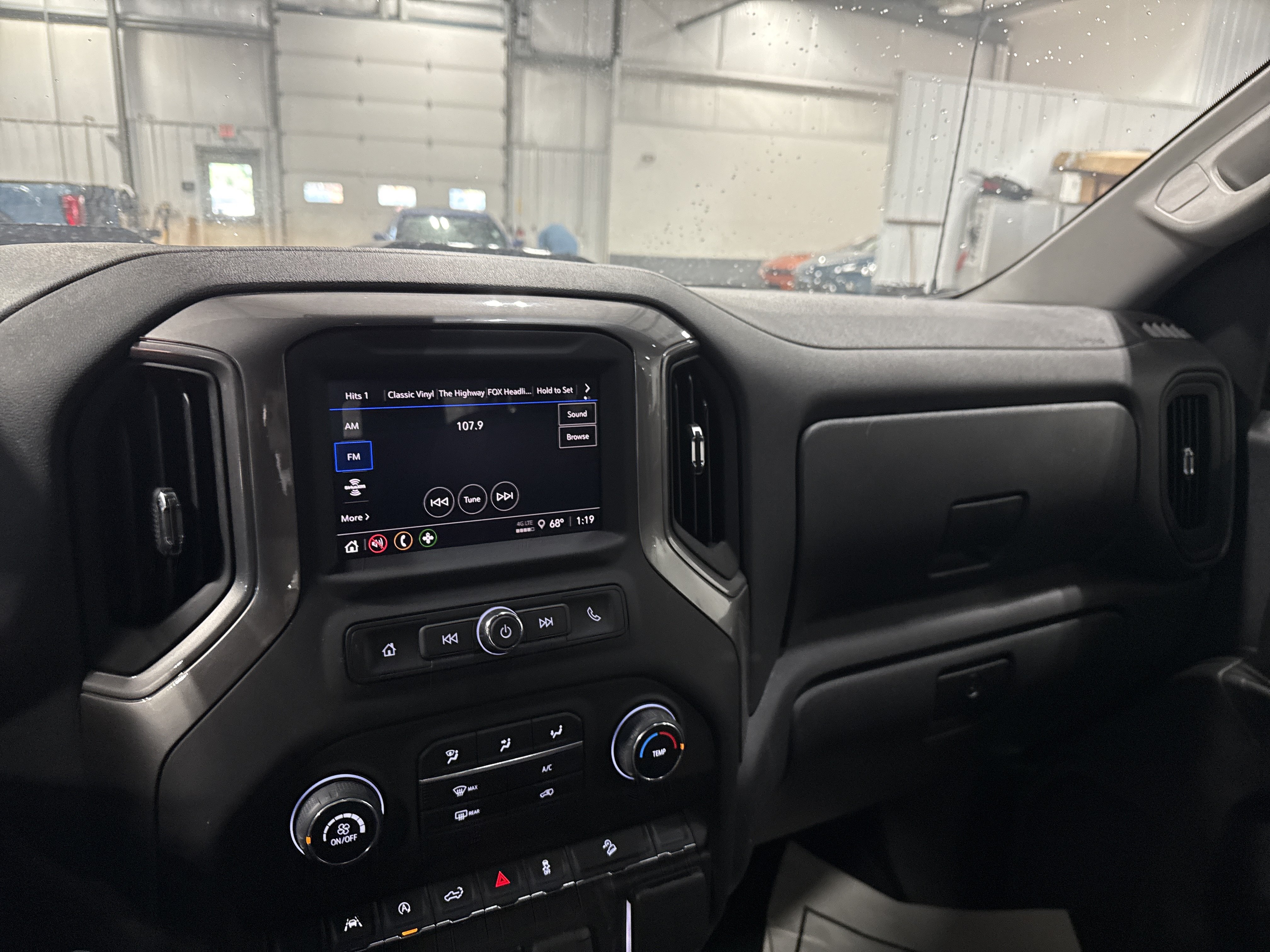 Used 2025 Chevrolet Silverado 1500 Custom Trail Boss w/ LPO, Dark Essentials Package AWD/4WD image 11