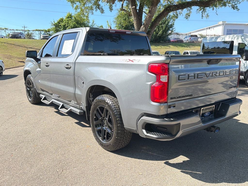 Used 2022 Chevrolet Silverado 1500 Custom w/ LPO, Blackout Package AWD/4WD image 3