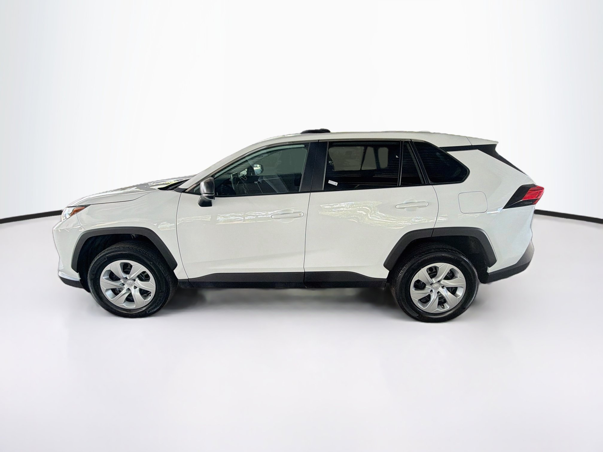 Used 2025 Toyota RAV4 LE AWD/4WD image 4