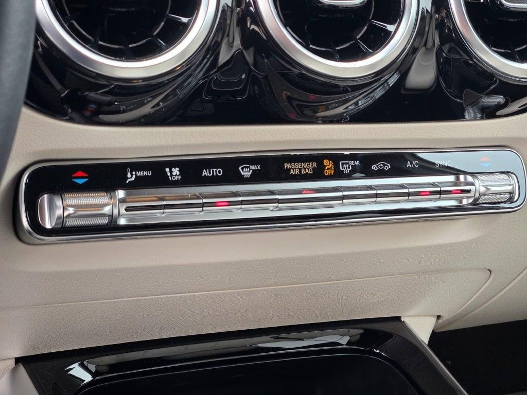 Used 2025 Mercedes-Benz GLA 250 4MATIC image 23