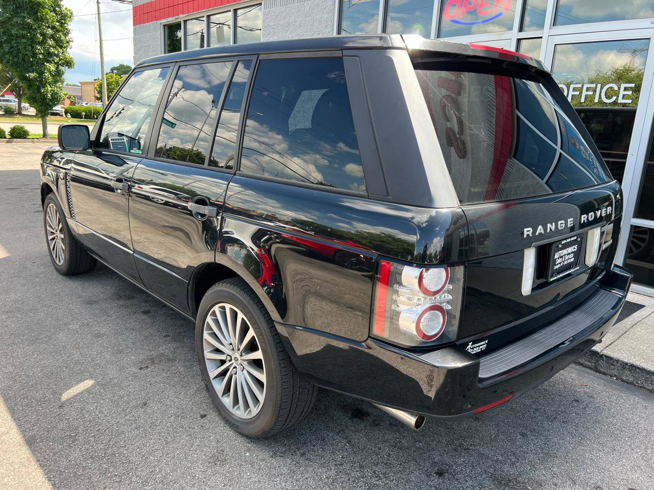 Used 2011 Land Rover Range Rover Supercharged AWD/4WD image 5