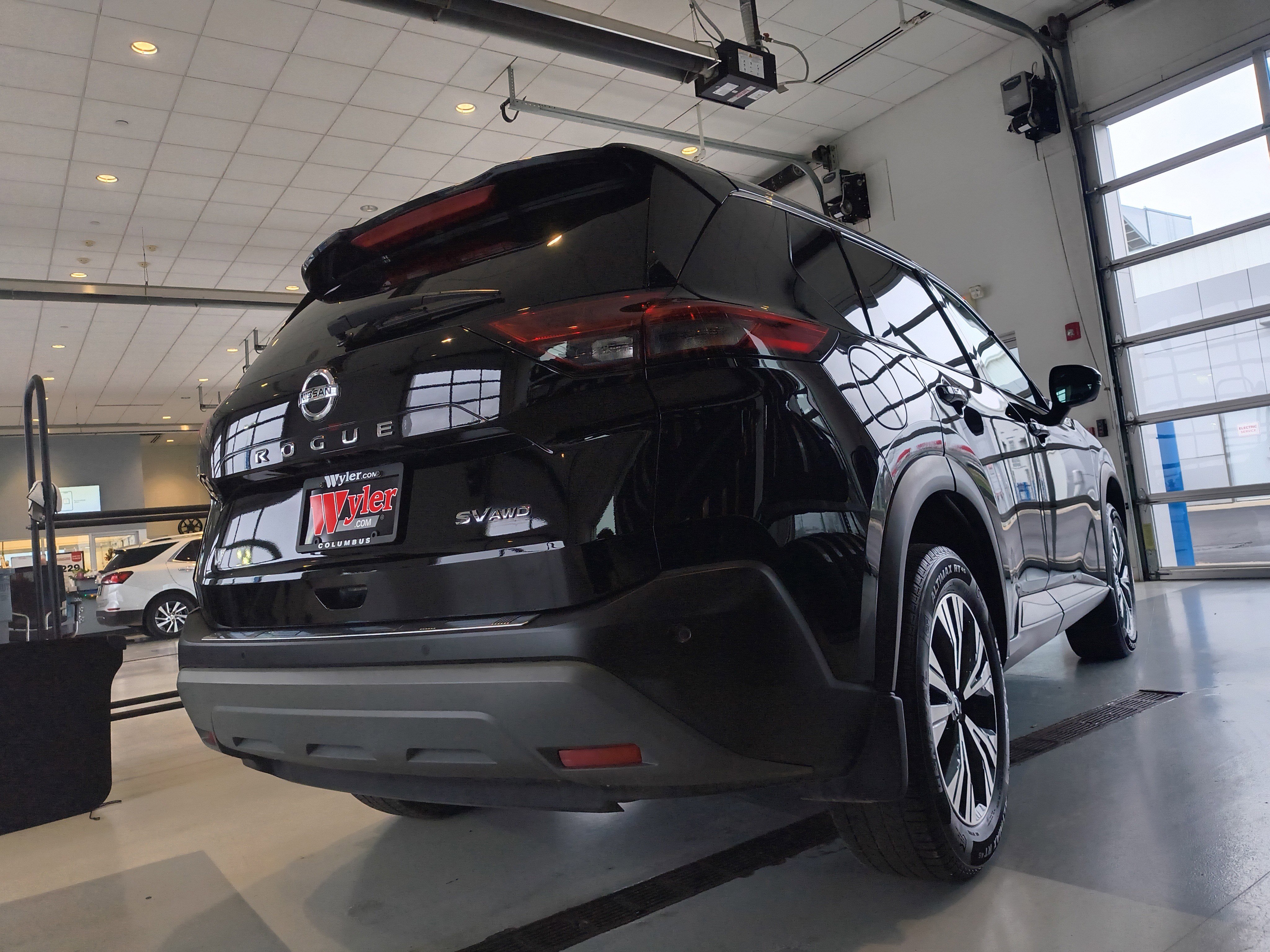 Used 2021 Nissan Rogue SV image 4