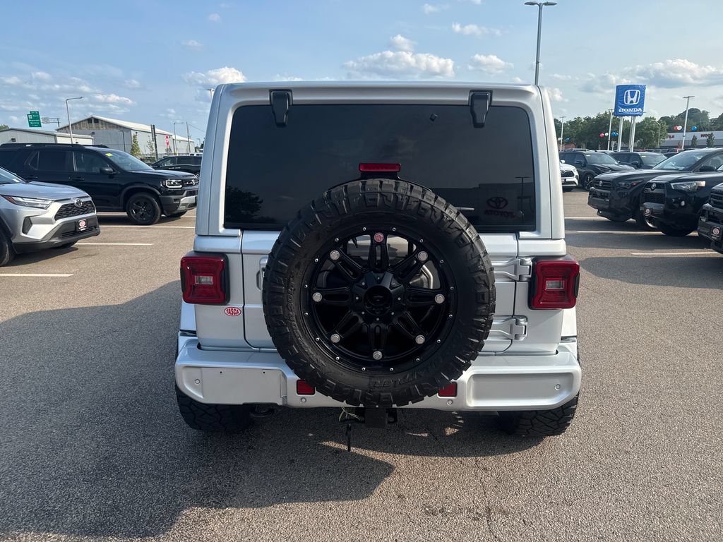 Used 2022 Jeep Wrangler Unlimited Sahara AWD/4WD image 6