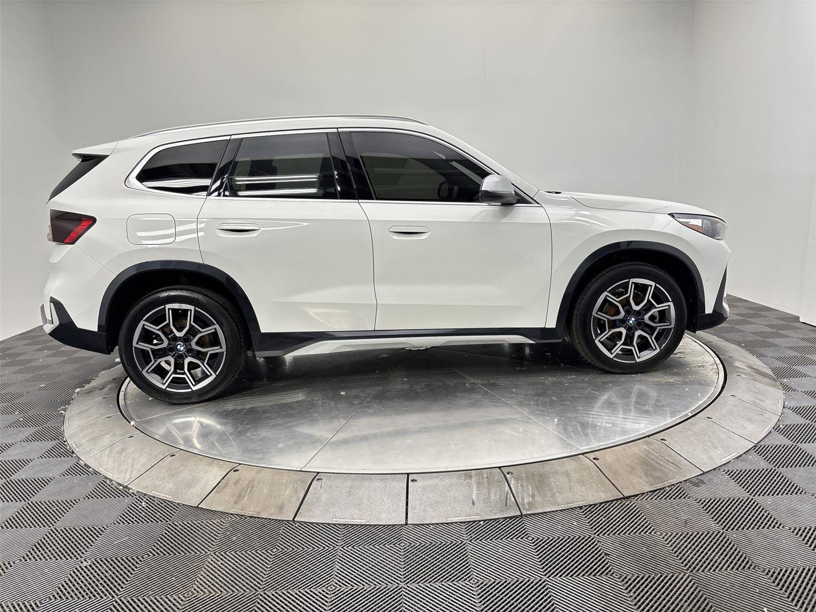 Used 2023 BMW X1 xDrive28i w/ Convenience Package AWD/4WD image 17