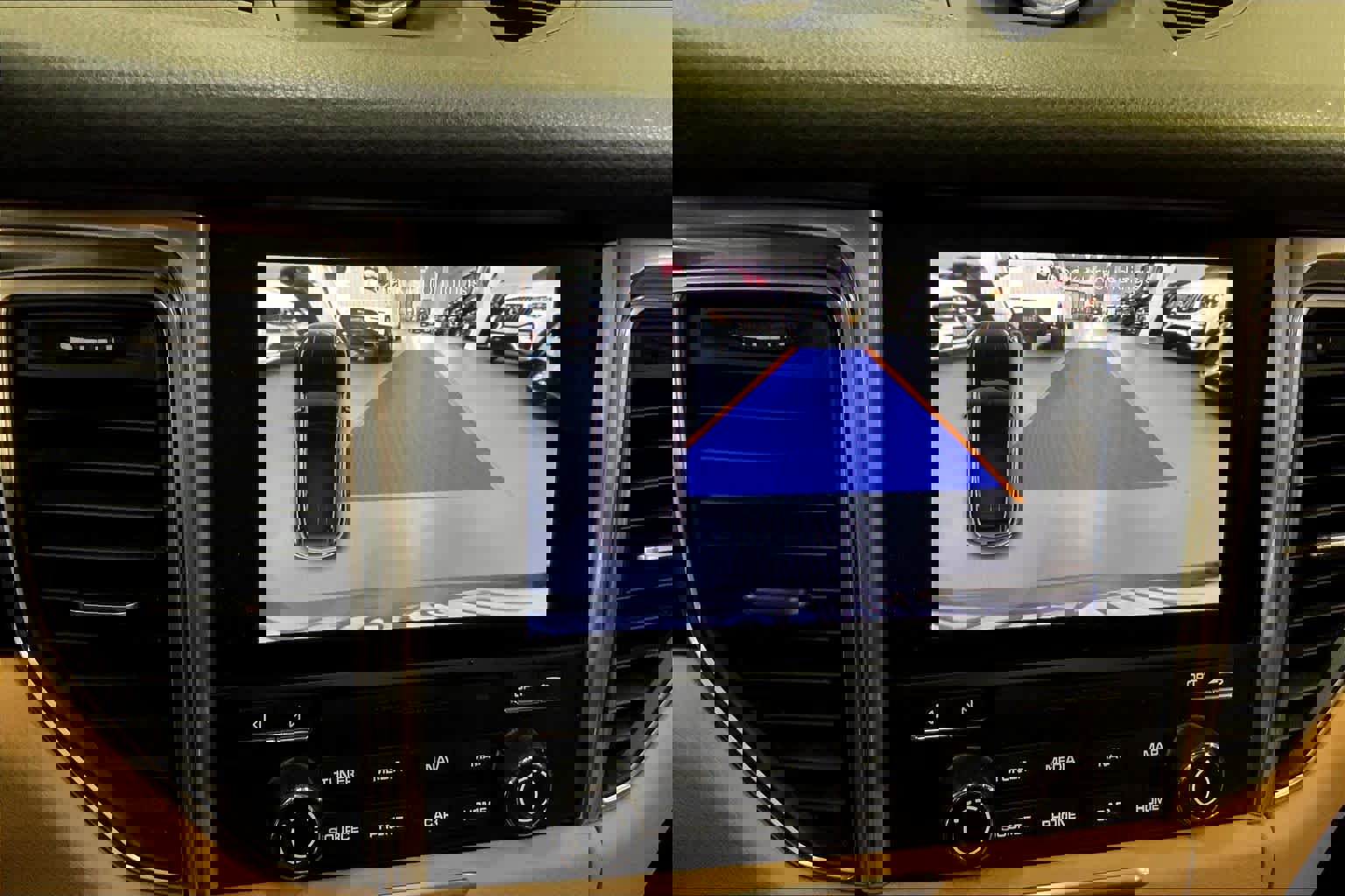 Used 2017 Porsche Macan image 25