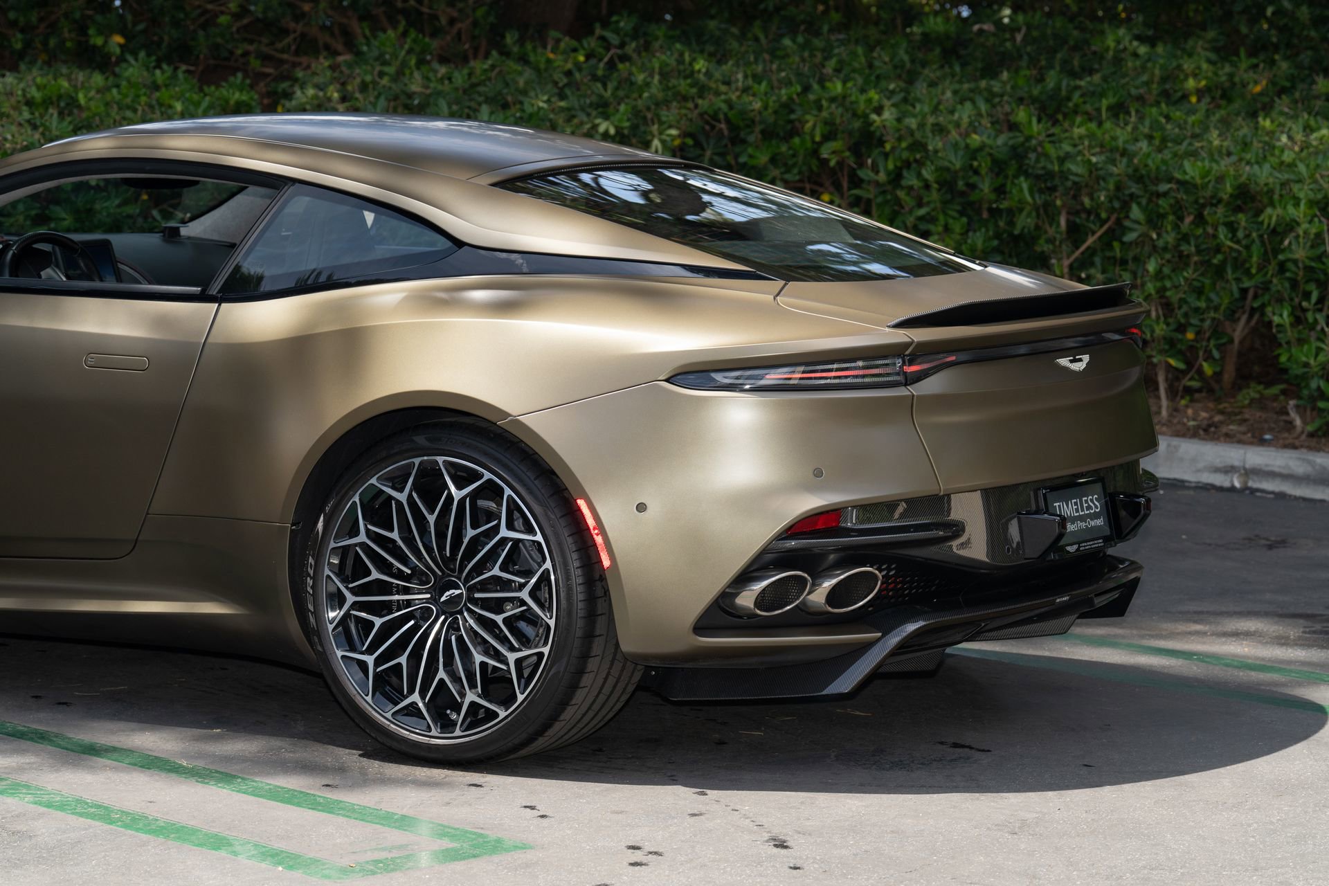 Used 2020 Aston Martin DBS Superleggera RWD image 10