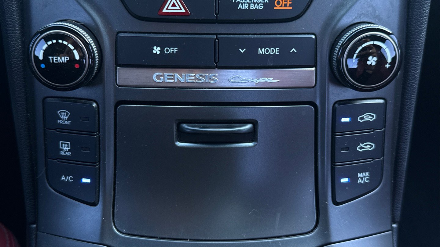 Used 2013 Hyundai Genesis 3.8 RWD image 26