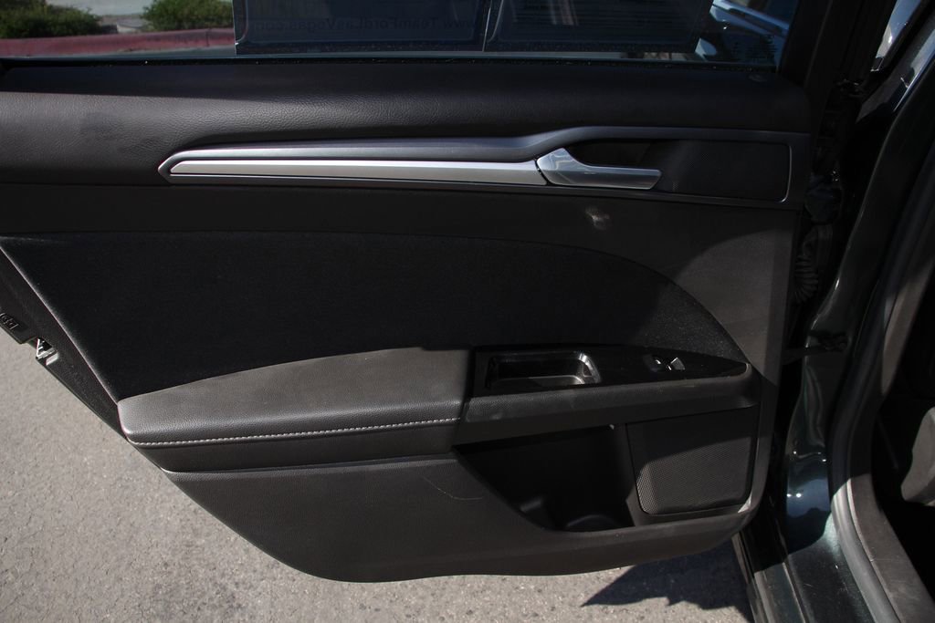 Used 2016 Ford Fusion SE image 18