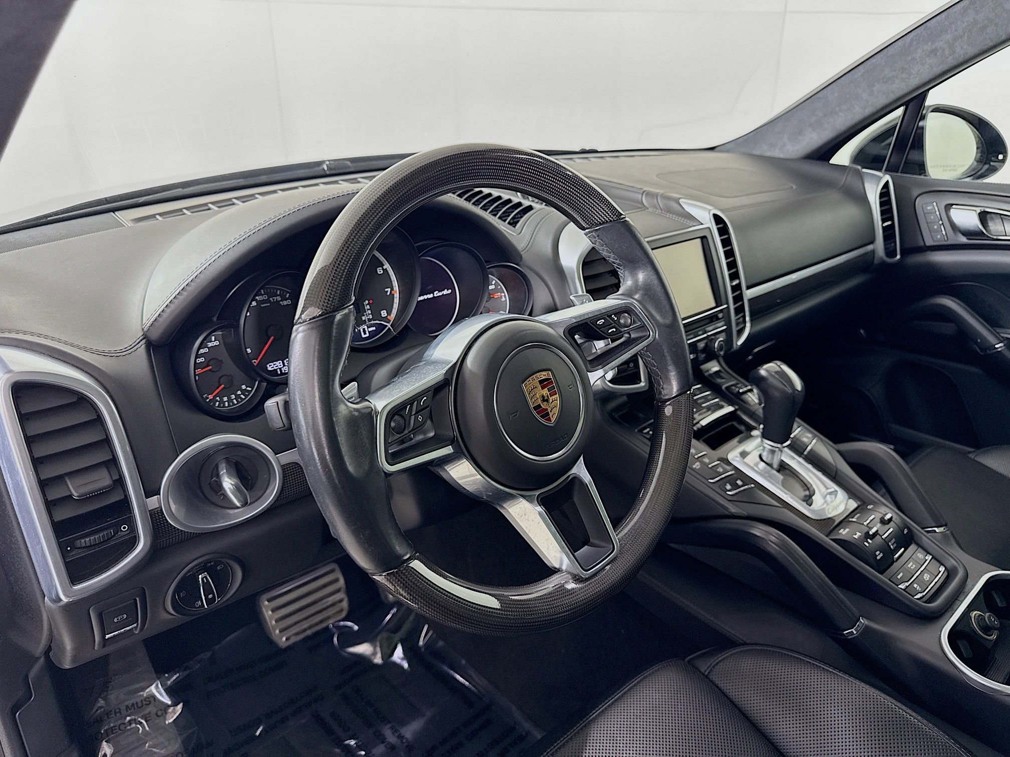 Used 2016 Porsche Cayenne Turbo AWD/4WD image 4