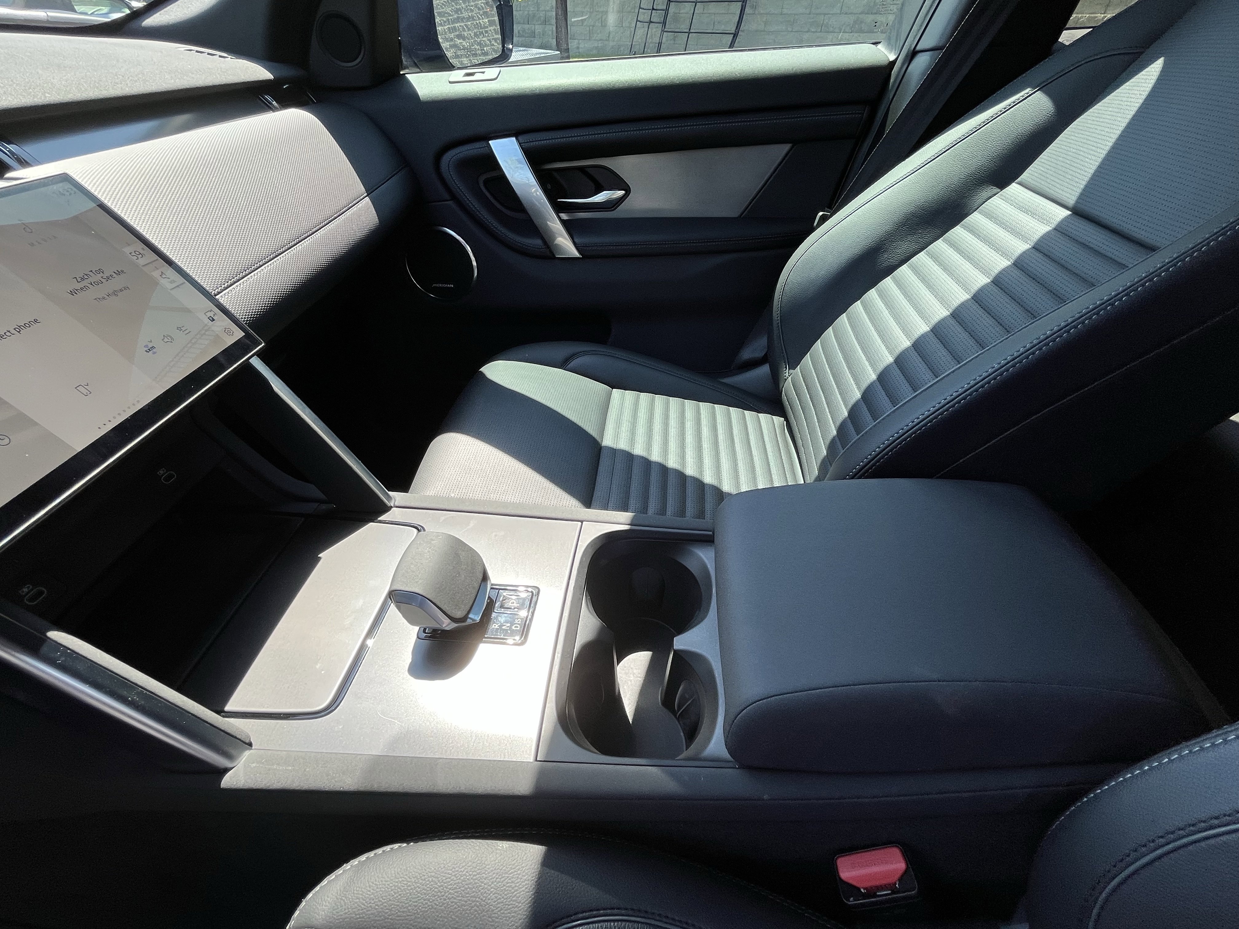 Certified 2025 Land Rover Discovery Sport Dynamic SE image 26