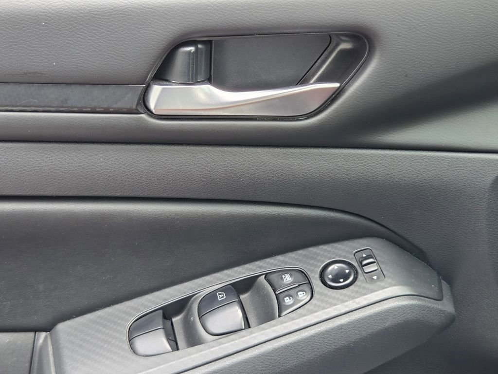 Used 2024 Nissan Altima 2.5 SV image 24