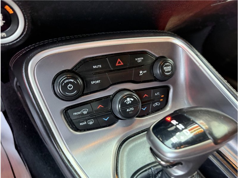 Used 2019 Dodge Challenger SXT image 35