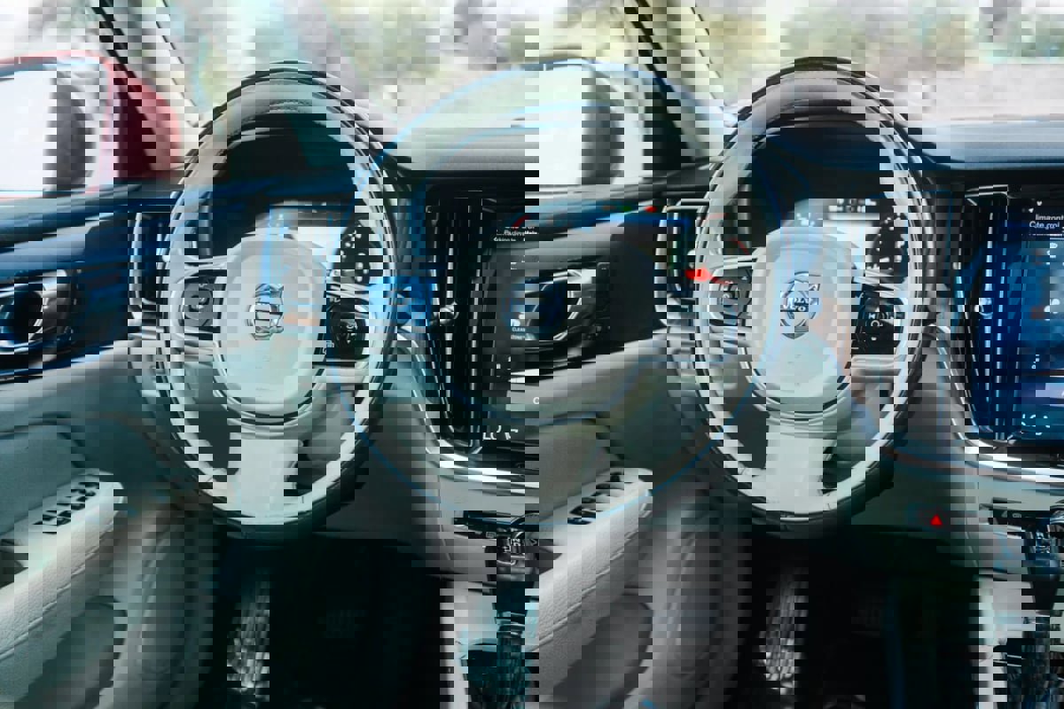 Used 2020 Volvo S60 T6 Momentum image 24